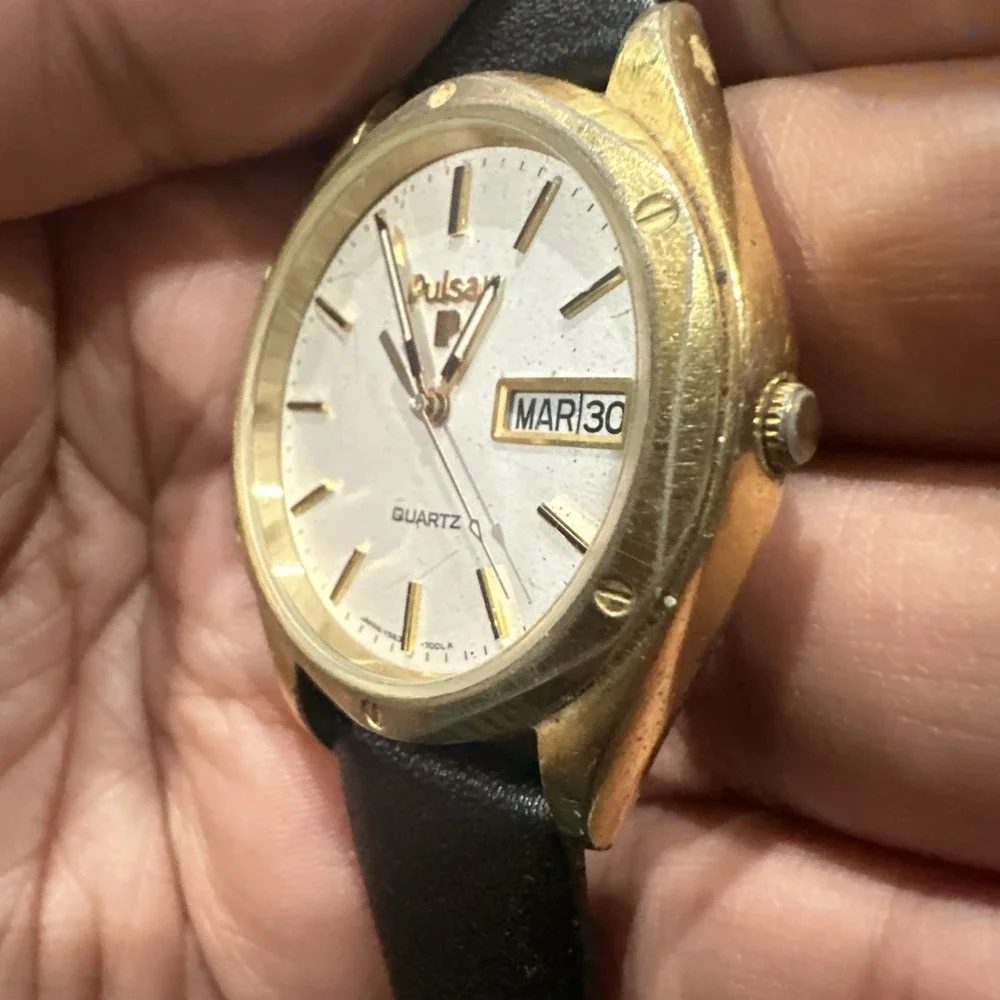 Working Vintage‎ PULSAR Gold Tone 36MM DAY Date Quartz Watch Black Leather Band